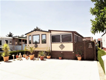 Mobile home with porch